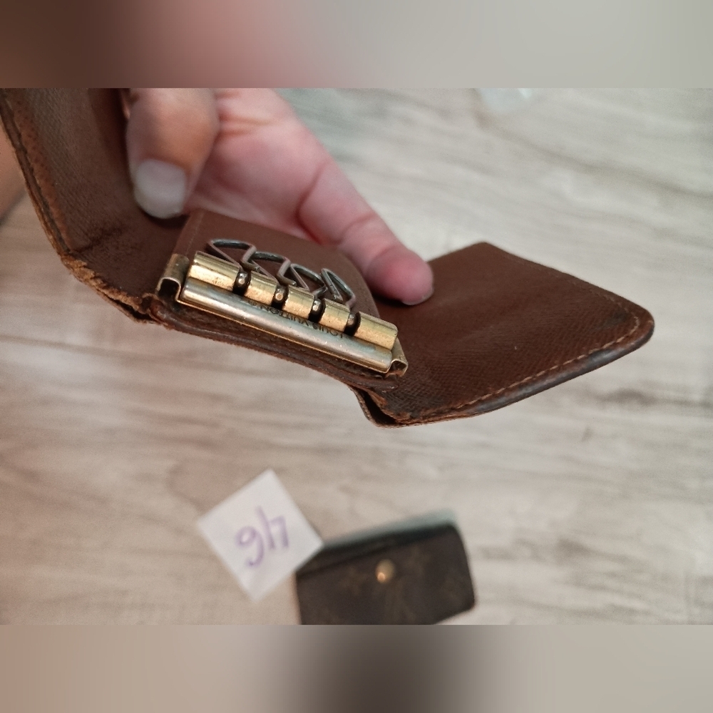 Authentic Louis Vuitton Monogram 2 Key Case Holders 4 Key - Picture 7 of 13